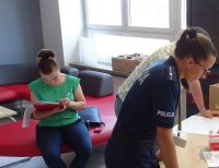policjanci KPP w Brzegu podczas oddawania krwi w Regionalnym Centrum Krwiodawstwa i Krwiolecznictwa w Brzegu
