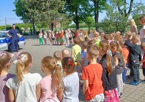 Przed rozpoczęciem wakacji policjanci odwiedzają szkoły i przedszkola