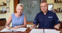 Komendant Powiatowy Policji w Kędzierzynie-Koźlu i Prezydent miasta Kędzierzyn-Koźle podpisują porozumienie w sprawie dodatkowych patroli