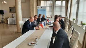 Uczestnicy polsko-czeskiego roboczego wspólnie omawiają bieżące działania w projekcie.