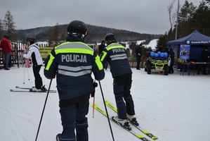 2 policjanci na nartach