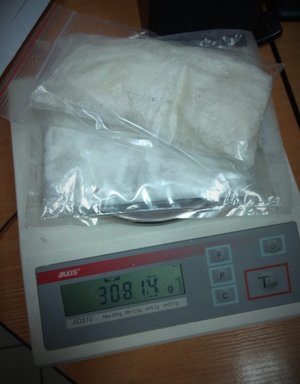 zabezpieczone przez policjantów narkotyki - amfetamina i kokaina