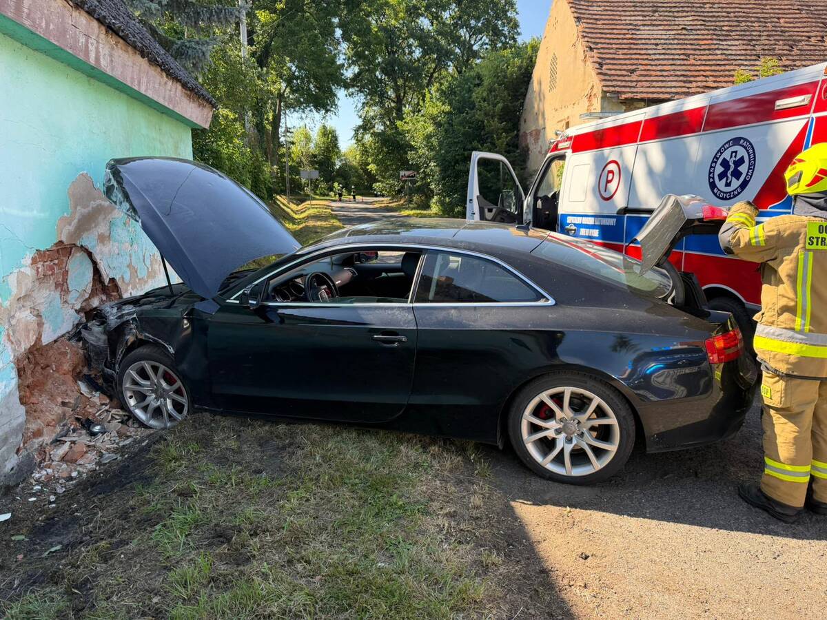 rozbity samochód
