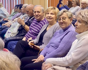 Kolorowe zdjęcia - spotkanie policjantów oraz przedstawicieli innych instytucji z seniorami w ramach programu opolski bezpieczny senior.