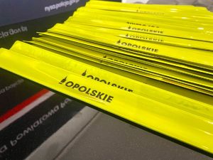 Kolorowe zdjęcia - spotkanie policjantów oraz przedstawicieli innych instytucji z seniorami w ramach programu opolski bezpieczny senior.