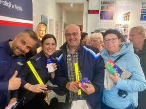 Kolorowe zdjęcia - spotkanie policjantów oraz przedstawicieli innych instytucji z seniorami w ramach programu opolski bezpieczny senior.