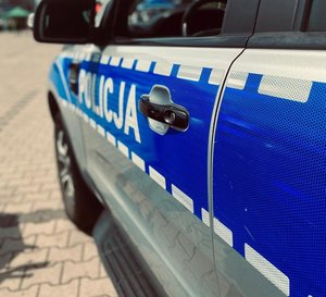 bok policyjnego radiowozu