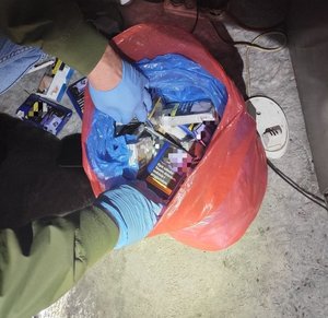 rzeczy pochodzące z kradzieży oraz zatrzymany mężczyzna