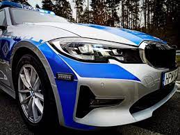 zdjęcie kolorowe: policyjny radiowóz