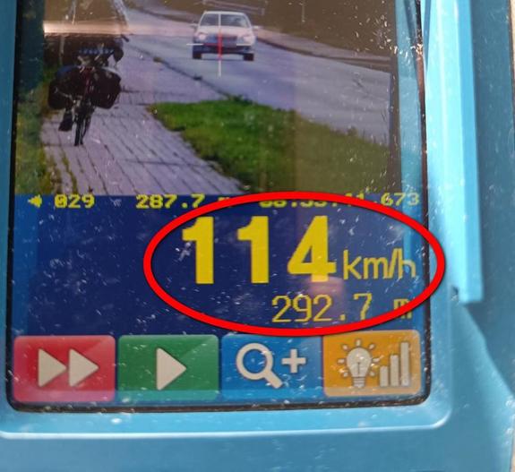 ekran wideorejestratora - 114 km/h