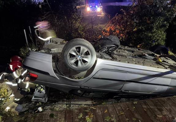 pojazd uszkodzony po dachowaniu