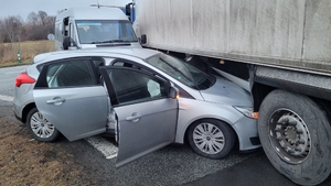 uszkodzone pojazdy w zdarzeniu drogowym