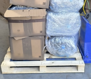 susz roślinny w foliowych workach i kartonach