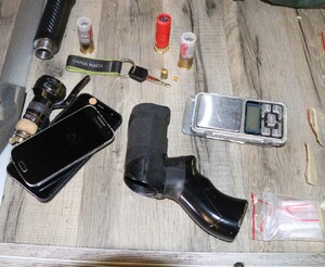 zabezpieczona broń i narkotyki