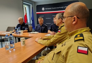 policjanci, żołnierze i strażacy