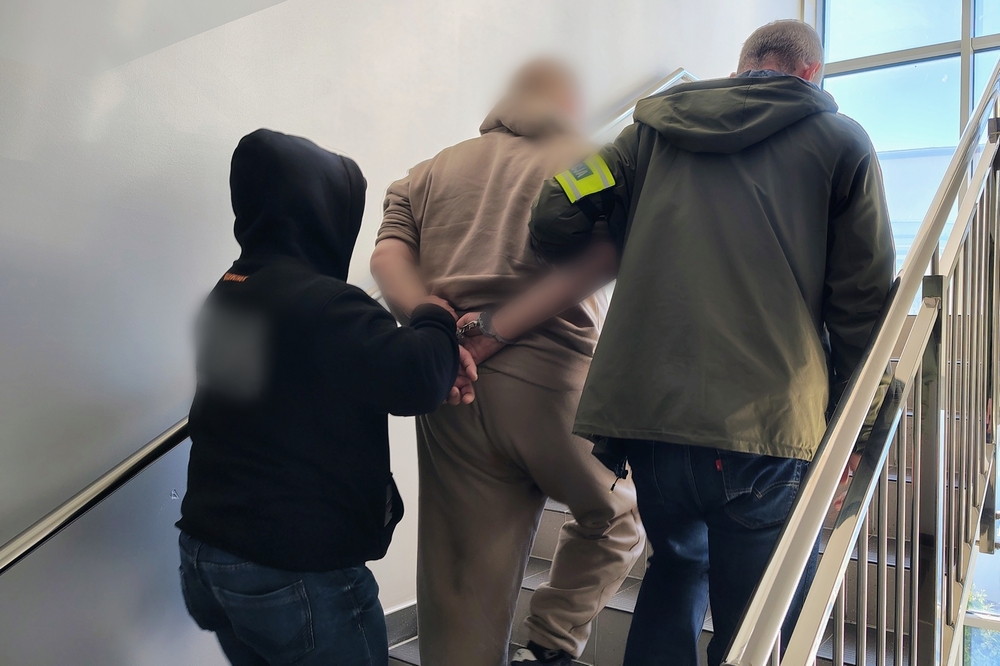 Zatrzymanie mężczyzny po potrąceniu policjantki podczas ucieczki skradzioną karetką