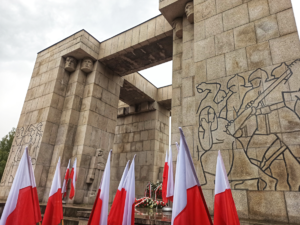Zdjęcie przedstawia Pomnik Czynu Powstańczego.