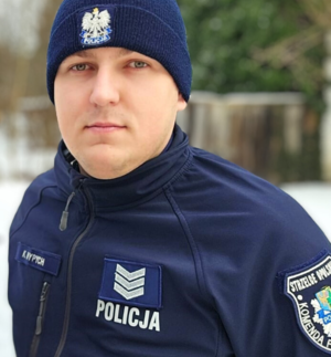 Zdjęcie przedstawia policjanta.