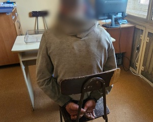 zdjęcie kolorowe: mężczyzna podejrzany o kradzież miedzianych kabli