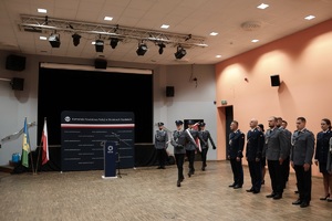 Zdjęcie kolorowe przedstawiające obchody Święta Policji w Strzelcach Opolskich.