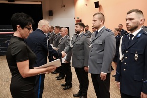 Zdjęcie kolorowe przedstawiające obchody Święta Policji w Strzelcach Opolskich.