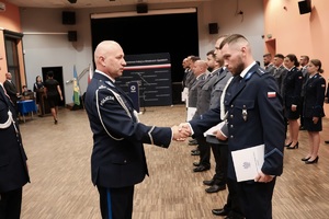 Zdjęcie kolorowe przedstawiające obchody Święta Policji w Strzelcach Opolskich.