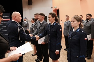 Zdjęcie kolorowe przedstawiające obchody Święta Policji w Strzelcach Opolskich.