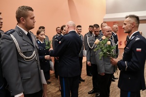 Zdjęcie kolorowe przedstawiające obchody Święta Policji w Strzelcach Opolskich.