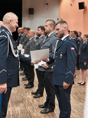 Zdjęcie kolorowe przedstawiające obchody Święta Policji w Strzelcach Opolskich.