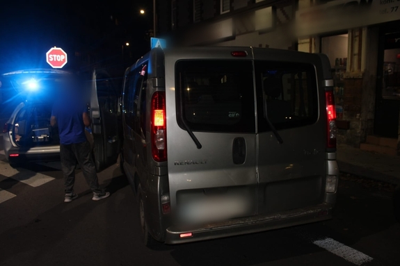Zdjęcie kolorowe przedstawiające pojazd marki Renault.