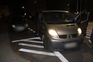 Zdjęcie kolorowe przedstawiające pojazd marki Renault.