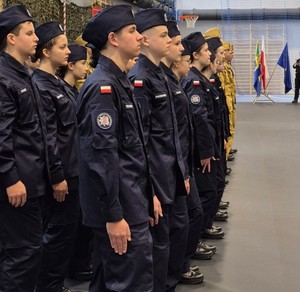 uczniowie podczas ślubowania