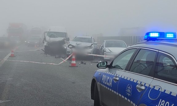 Zdjęcie przedstawia miejsce wypadku drogowego.