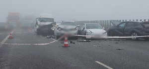 Zdjęcie przedstawia miejsce wypadku drogowego.