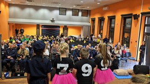 Zdjęcie przedstawia gale zakończenia programu &quot;Przedszkolak ratuje&quot;