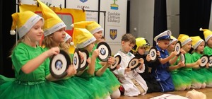 Zdjęcie przedstawia gale zakończenia programu &quot;Przedszkolak ratuje&quot;