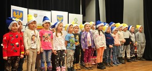 Zdjęcie przedstawia gale zakończenia programu &quot;Przedszkolak ratuje&quot;