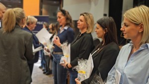 Zdjęcie przedstawia gale zakończenia programu &quot;Przedszkolak ratuje&quot;