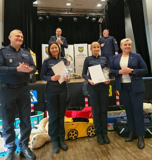 Zdjęcie przedstawia gale zakończenia programu &quot;Przedszkolak ratuje&quot;