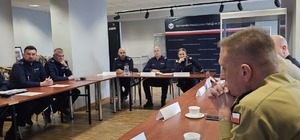 zdjęcie: odprawa roczna strzeleckich policjantów