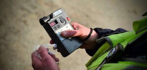 Zdjęcie przedstawia alkomat.