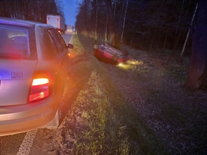 Zdjęcie przedstawia miejsce zdarzenia drogowego.