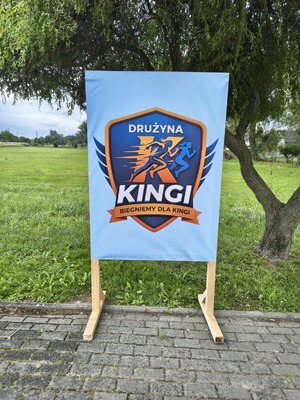 Zdjęcie przedstawiają ujęcia z biegu charytatywnego.