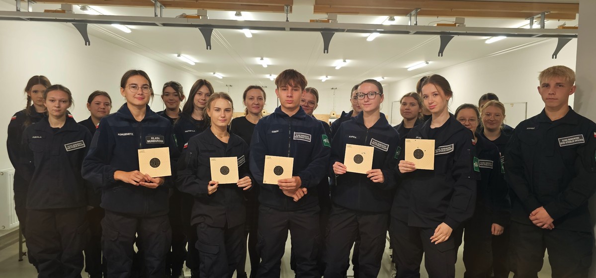 Odziały o profilu mundurowym w Strzelcach Opolskich – młodzież przygotowuje się do służby w Policji