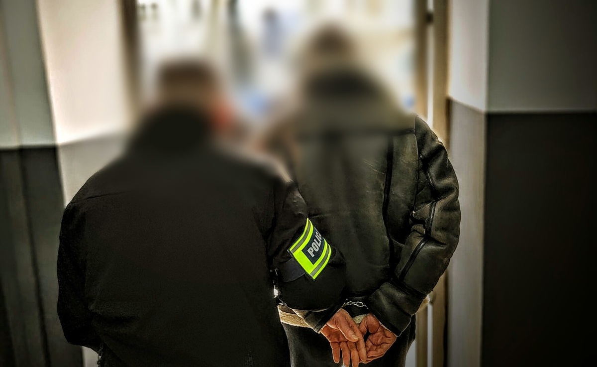 Policjant po służbie pomógł zatrzymać sprawcę kradzieży w Strzelcach Opolskich