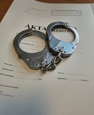 kolorowe zdjęcie akta sprawy