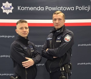 zdjęcie: policjanci prudnickiej drogówki, którzy uratowali mężczyznę w kryzysie emocjonalnym