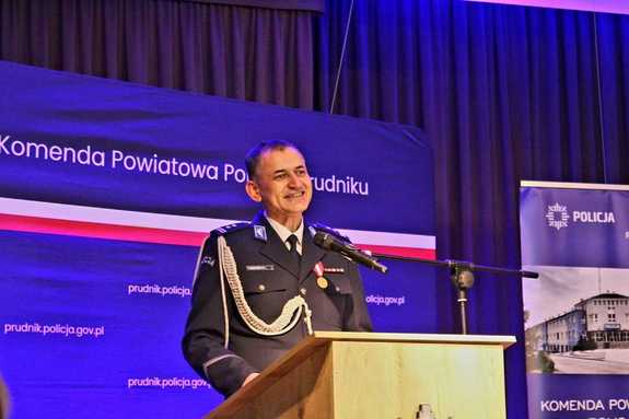 kolorowe zdjęcie Komendanta