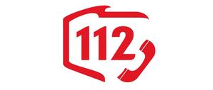 białe tło, na nim zapisany koloru czerwonego -  numer telefonu alarmowego 112, otoczony linią w kształcie granic państwa polskiego, z grafiką słuchawki telefonu