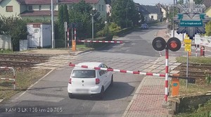 Blisko tragedii na przejeździe kolejowym